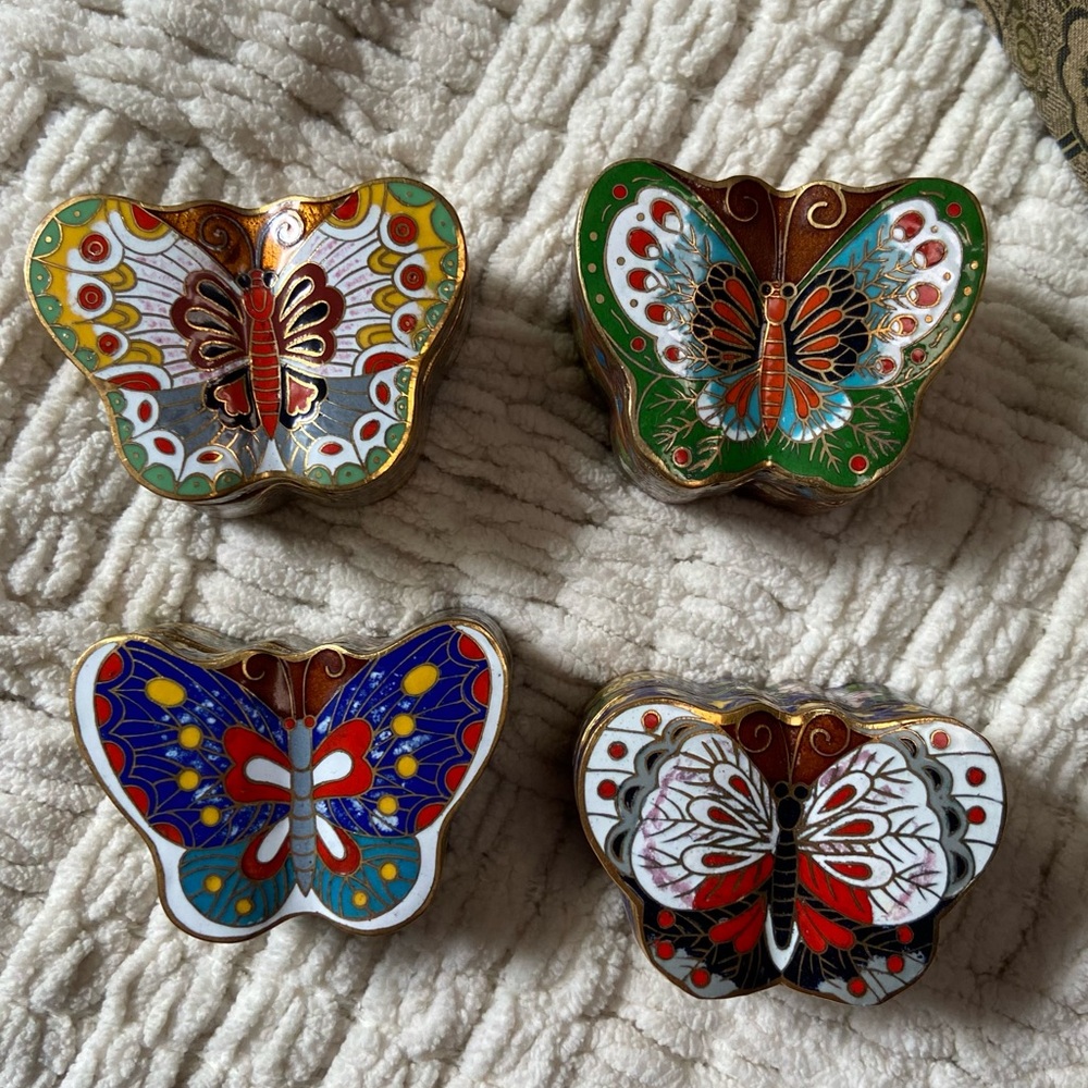 Vintage Chinese Cloisonné Enamel Gold Butterfly Trinket Boxes Set of 4 - Picture 8 of 15